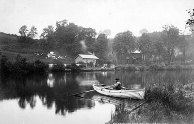 Boating at Ruswarp, River Esk (© Whitby Museum) 