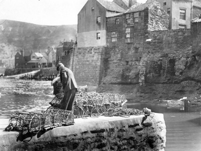 Staithes-man with pots (© Whitby Museum)