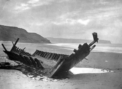 Wrecked fishing vessel on Whitby Beach (© Whitby Museum)