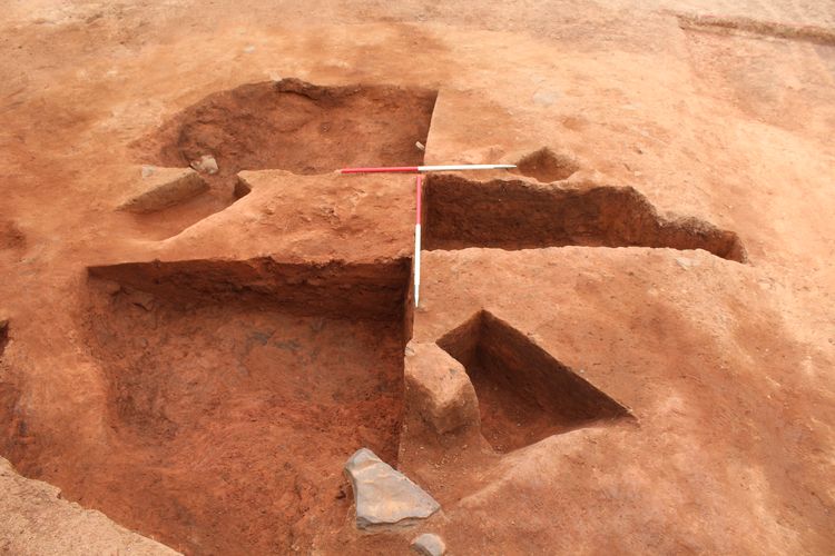 Thumbnail of E facing shot of large circular feature 47049