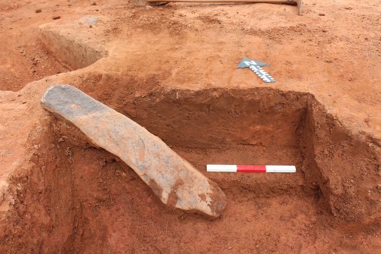 Thumbnail of NE facing shot of stone in pit 47030