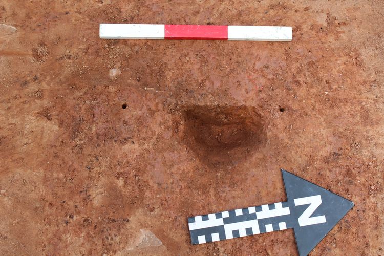 Thumbnail of NW facing shot of posthole 47039