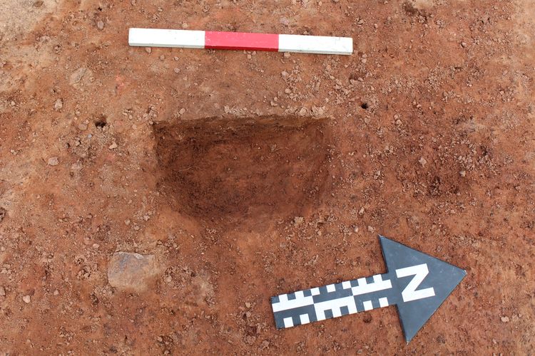 Thumbnail of NW facing shot of posthole 47041