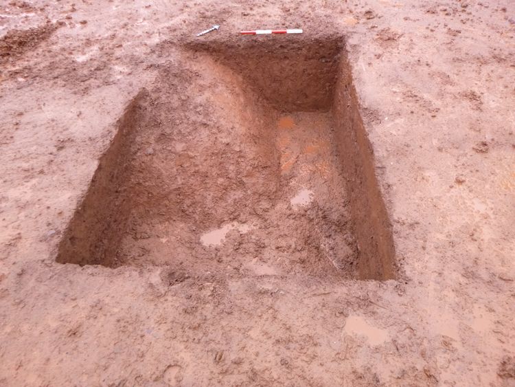 Thumbnail of SID18 relationship slot between ditches 10051 and 10055, looking North-West
