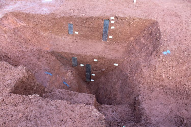 Thumbnail of SID18 showing positions of monoliths 7 to 10 in ditch 10042