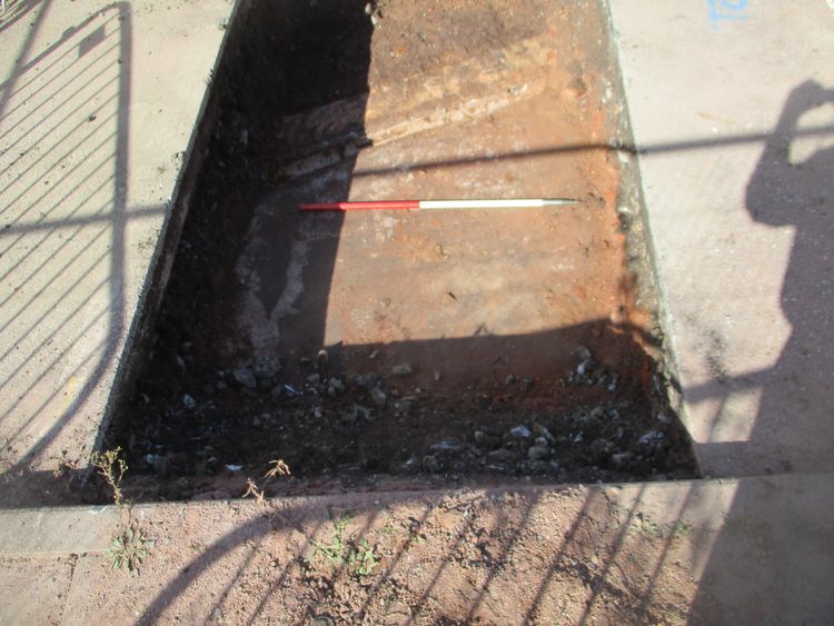 Thumbnail of SID18 trench 2 drain 302 surface 204 and wall 205