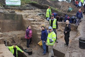 Volunteers removing material from drawbridge pit. From left to right: Billy, Hannah, Lee, Nat, Ben, Rosie.