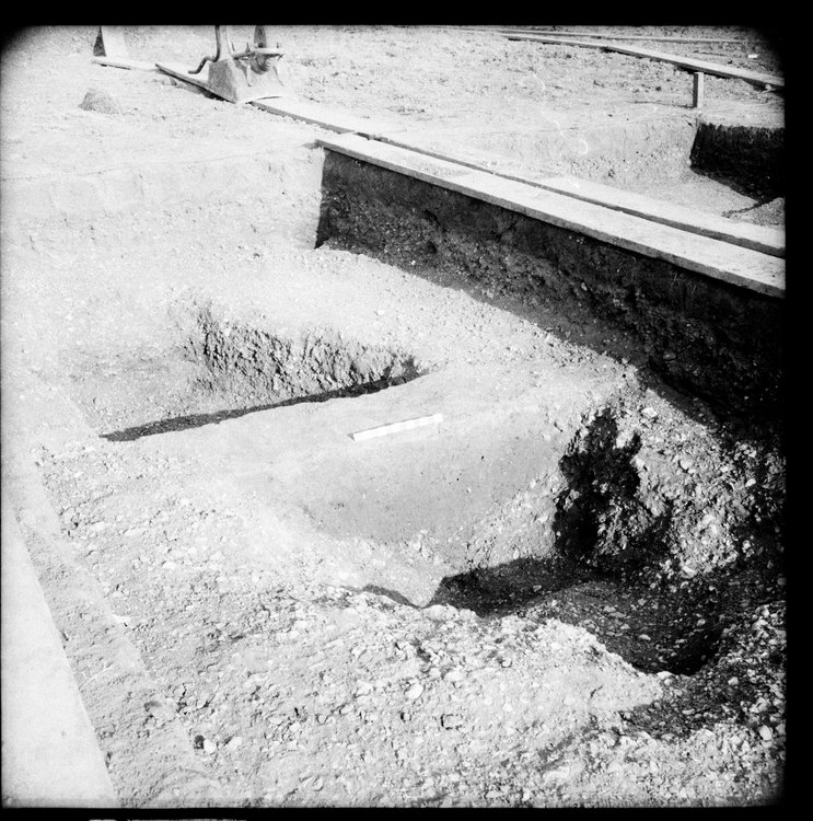 Thumbnail of 13-3 View looking SE of trench III with scale