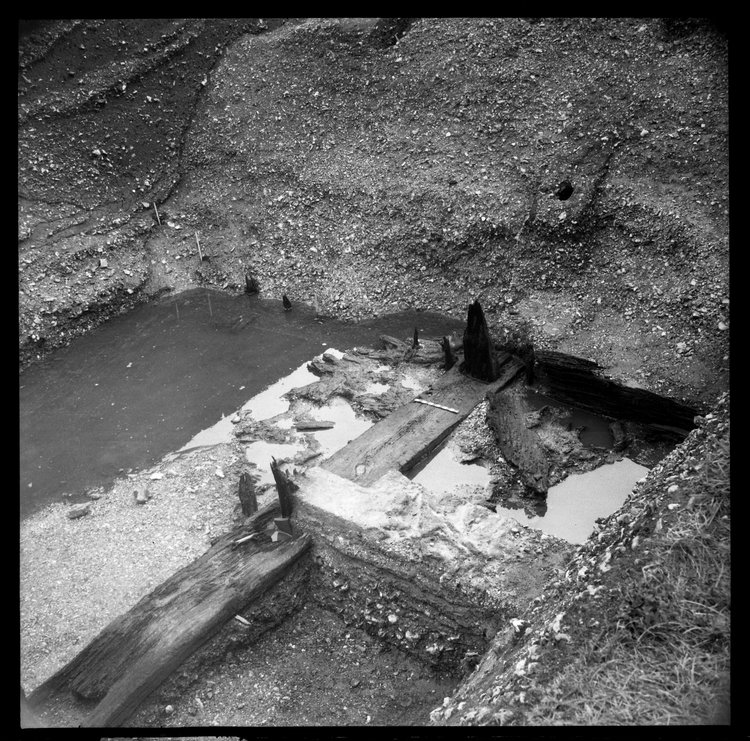 Thumbnail of 26-4 View looking W of Beam A in Great Ditch I with scale