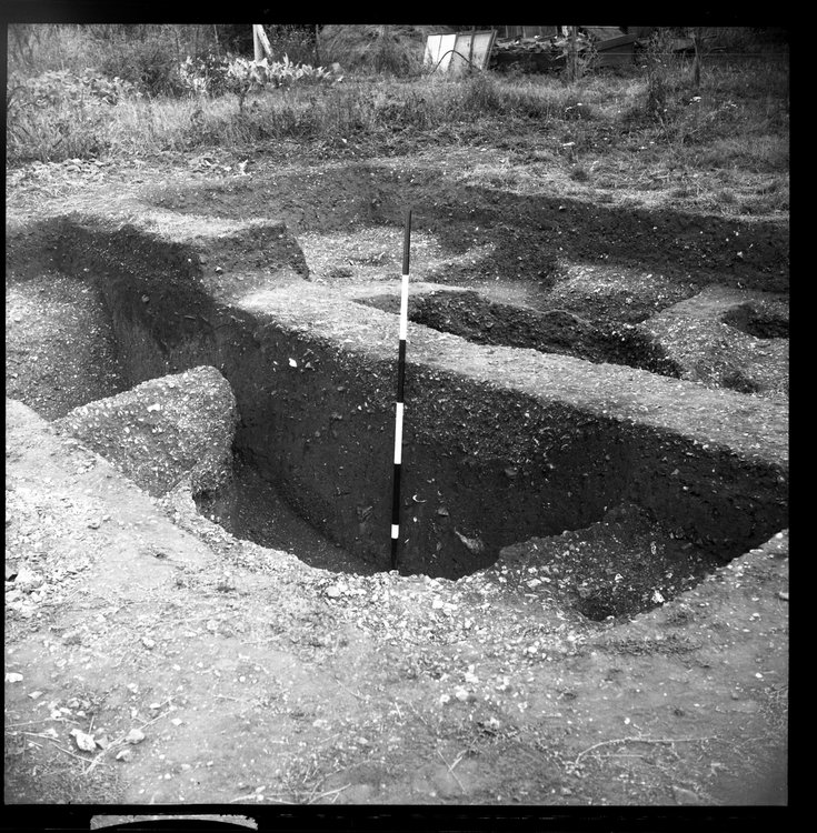Thumbnail of 28-1 View of pit in unknown trench with scale
