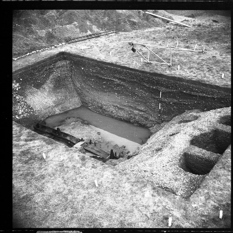 Thumbnail of 28-2 View looking SE of Great Ditch I including S section with scale