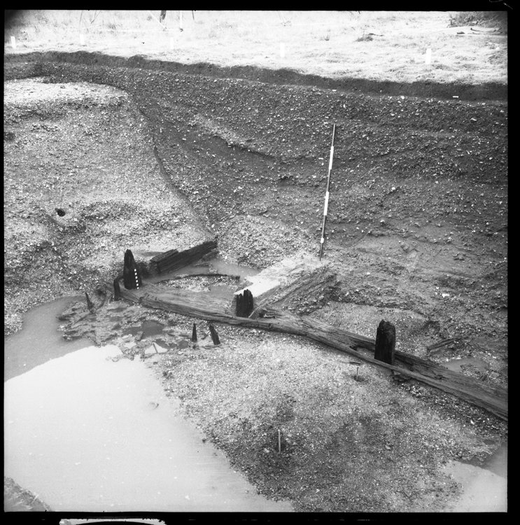 Thumbnail of 29-2 View looking N of Beam A and S section in Great Ditch I with scale