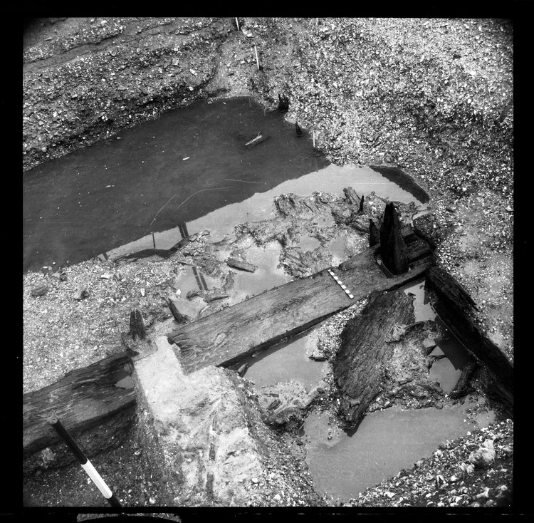 Thumbnail of 30-6 View looking SW of Beam A in Great Ditch I with scale