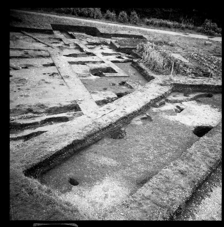 Thumbnail of 46-4 4View looking NE of IDX fully excavated with archaeologists and scale