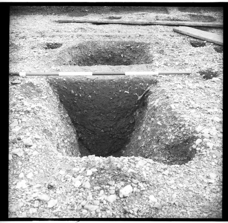 Thumbnail of 54-4 View looking W grave-like feature in OD 1 including section with scale