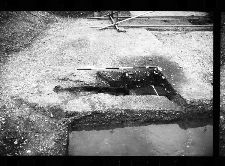 Thumbnail of 69-9 Close up looking N of Beam B during excavation in GD II with scale