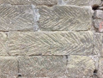 Stone detail: herring bone tooling