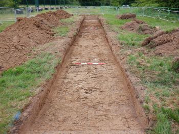 North facing shot of open Trench 3, 2x1m scale. Copyright: HS2