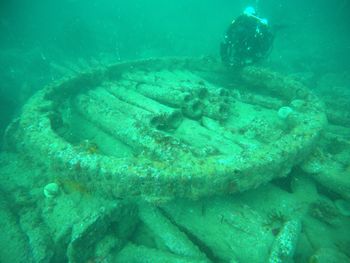 Large wheel rim with pipes and diver